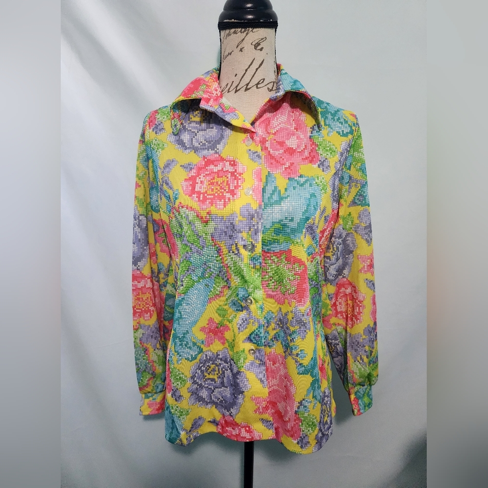 Vintage 1970s Beeline Fashions Pixelated Multi-Color Floral Button Shirt.